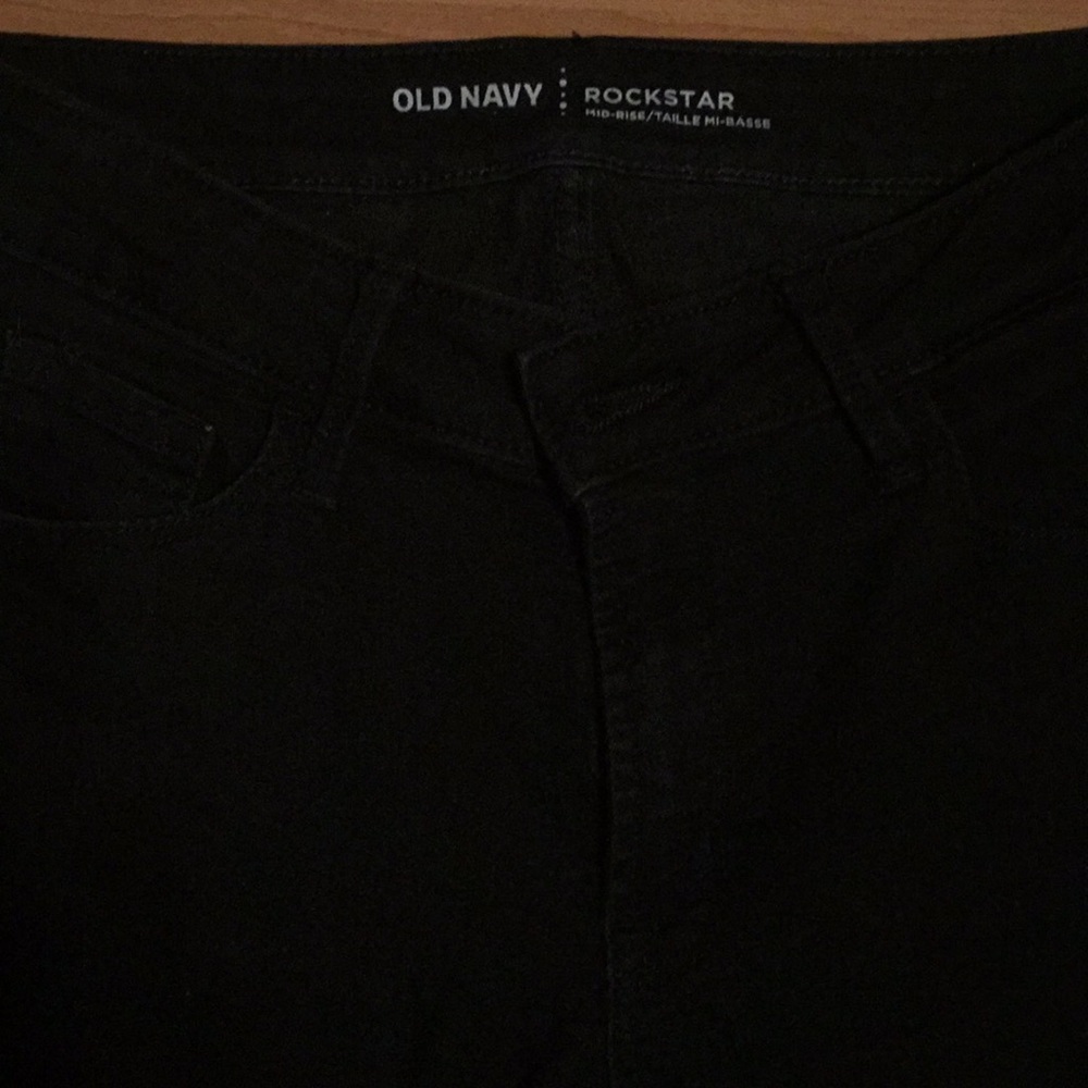 Old Navy Rockstar Mid-Rise Skinny’s SZ 6 Short